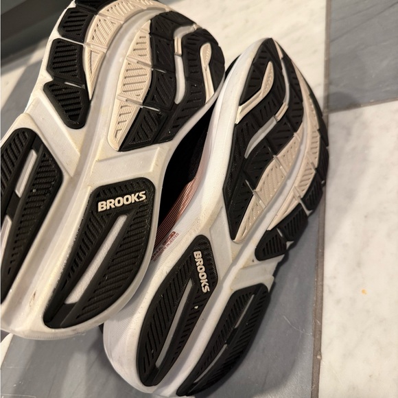 Brooks Ghost Max 3 Running Shoe - Picture 4 of 9